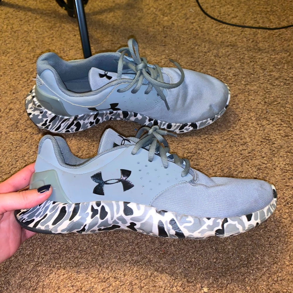 UNDER ARMOUR TENNIS SHOES